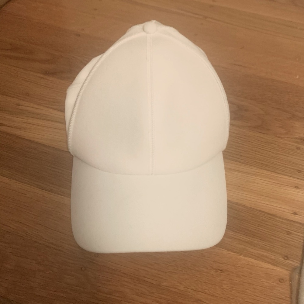 White lululemon baller hat